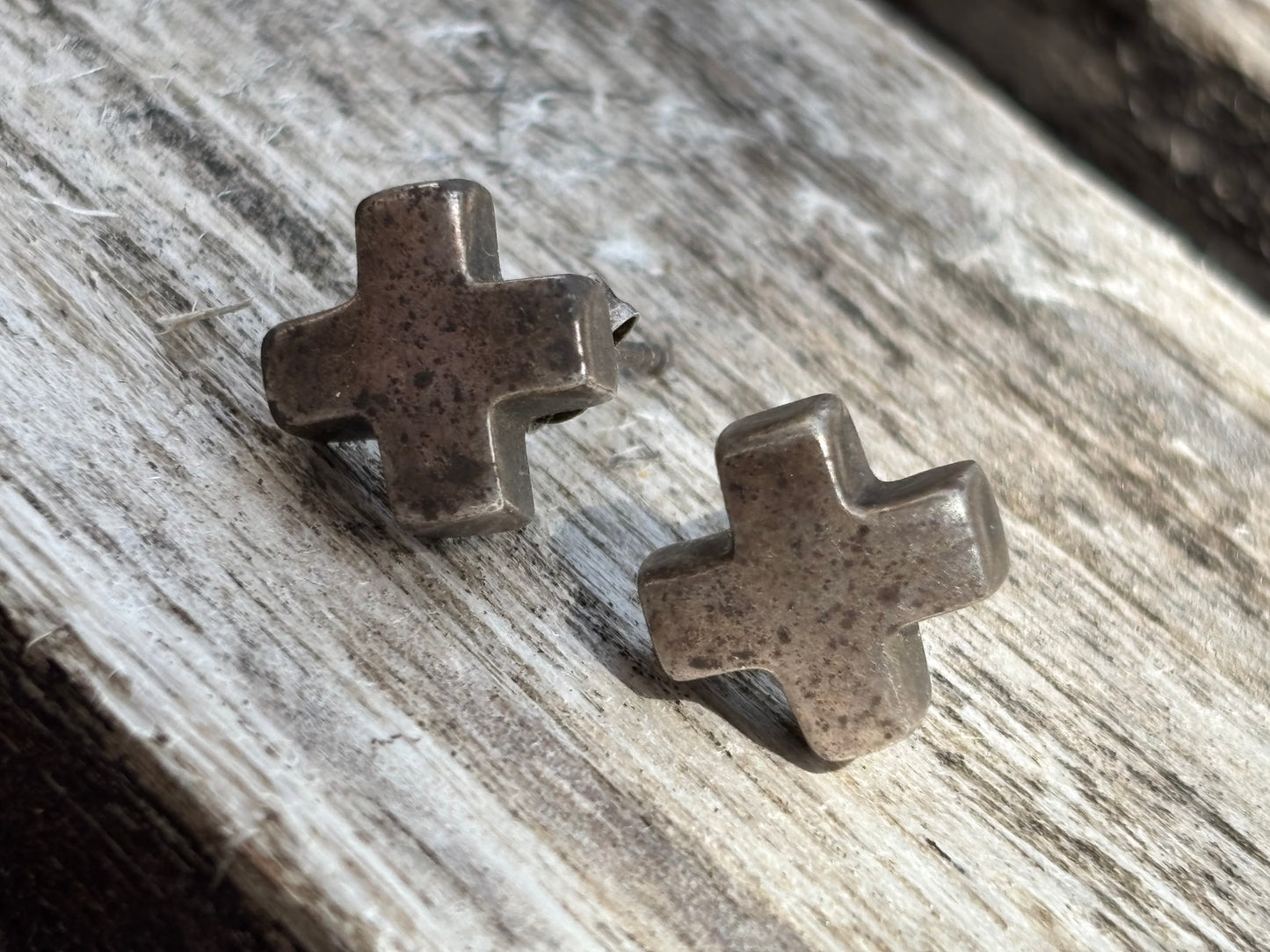 Cross studs