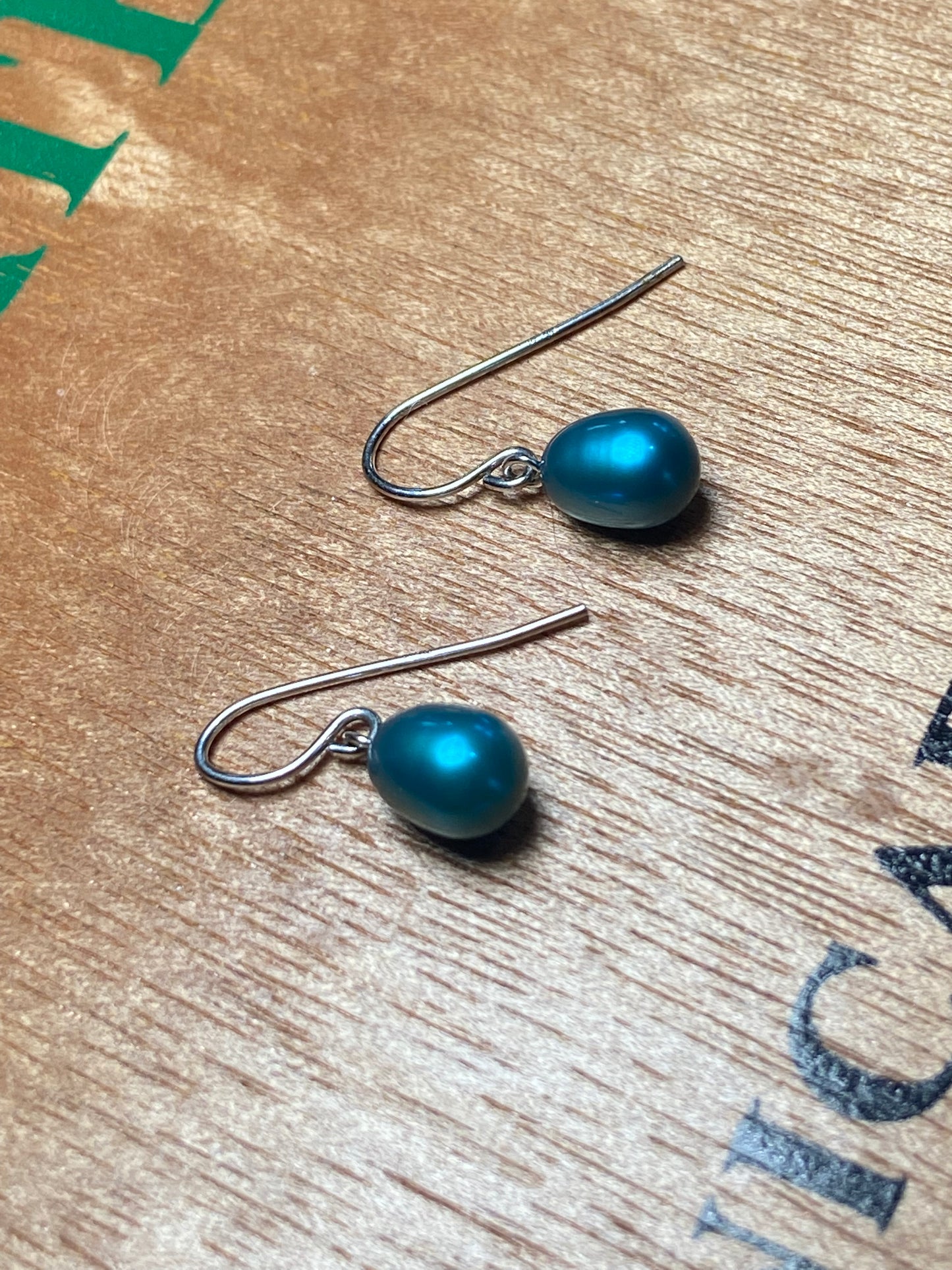 Blue pearly earring