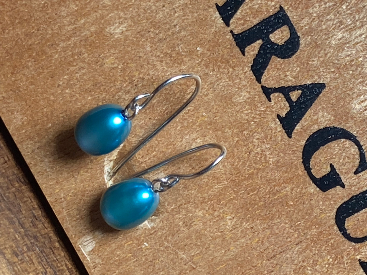 Blue pearly earring