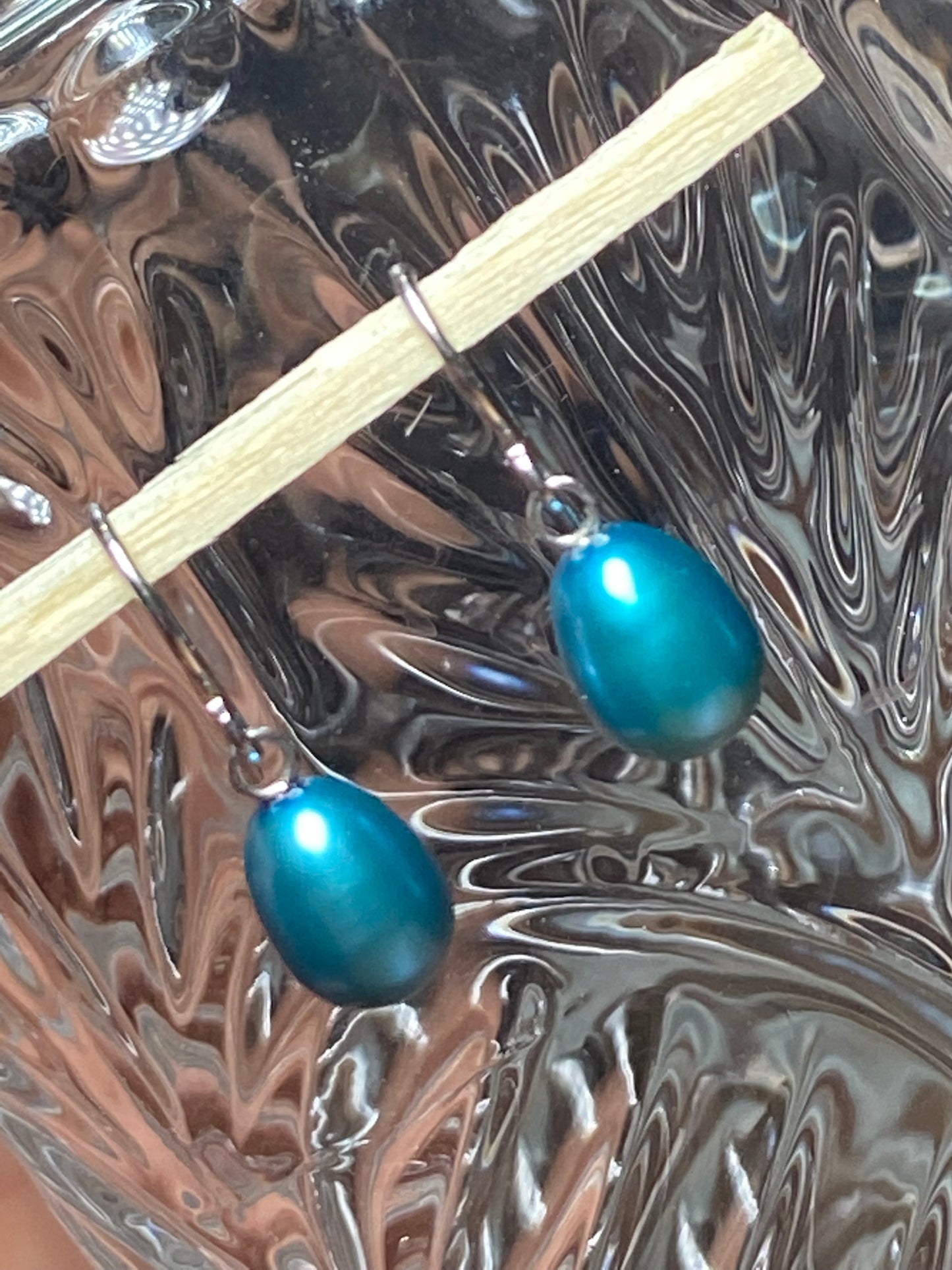 Blue pearly earring