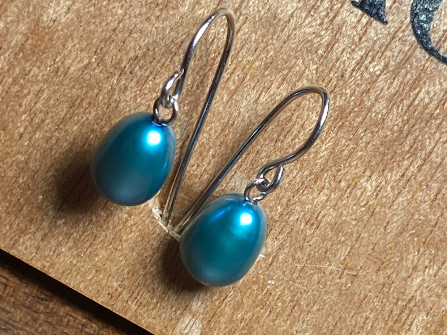 Blue pearly earring
