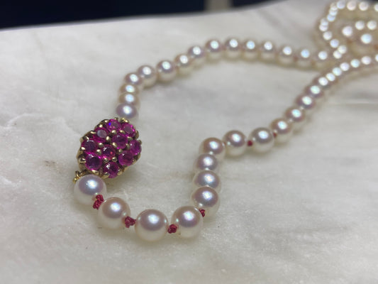 Amazing Akoya pearls with 14 kt Ruby clasp