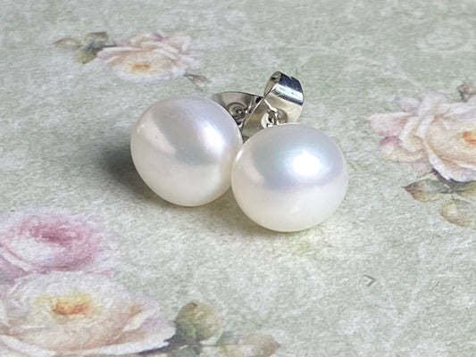 Pearl studs